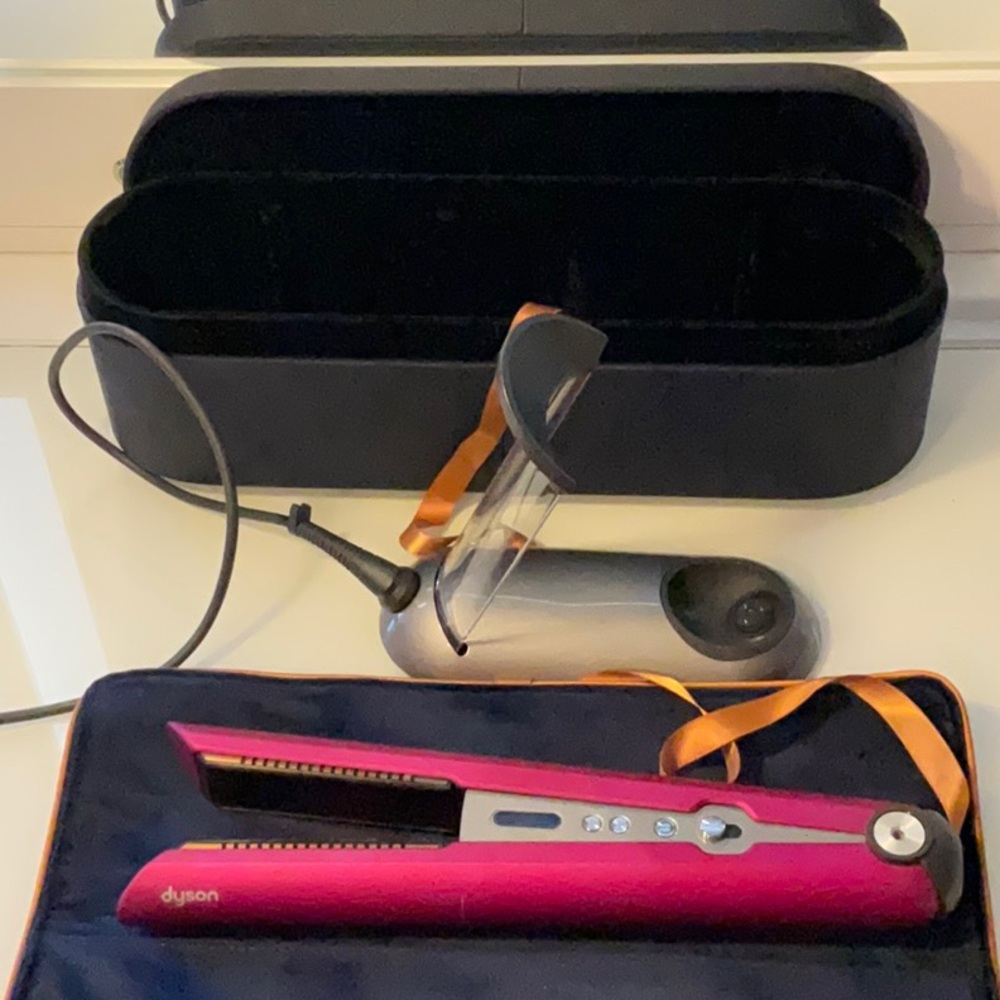 Dyson Fuchsia Hair Styler with Case